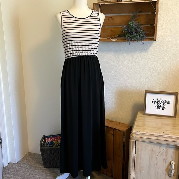 OURS Dress Size Small - Picture 1 of 11